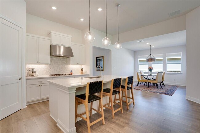Building Photo - 916 Pear Tree Ln