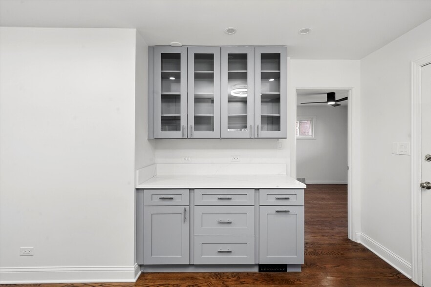 Building Photo - 7056 N Rockwell St