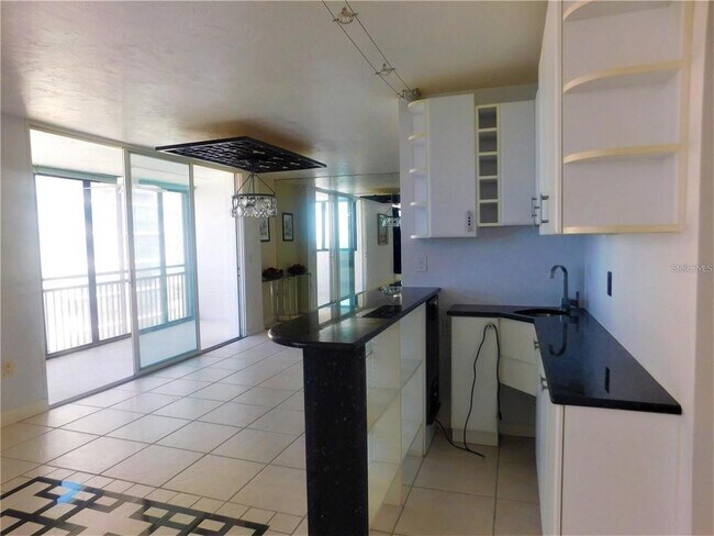 Building Photo - 627 Alhambra Rd