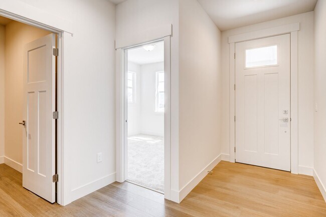 Building Photo - New Peaceful Retreat