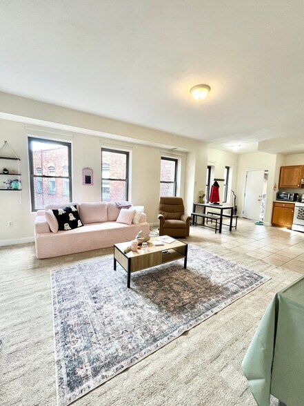 Building Photo - 10 S Huntington Ave