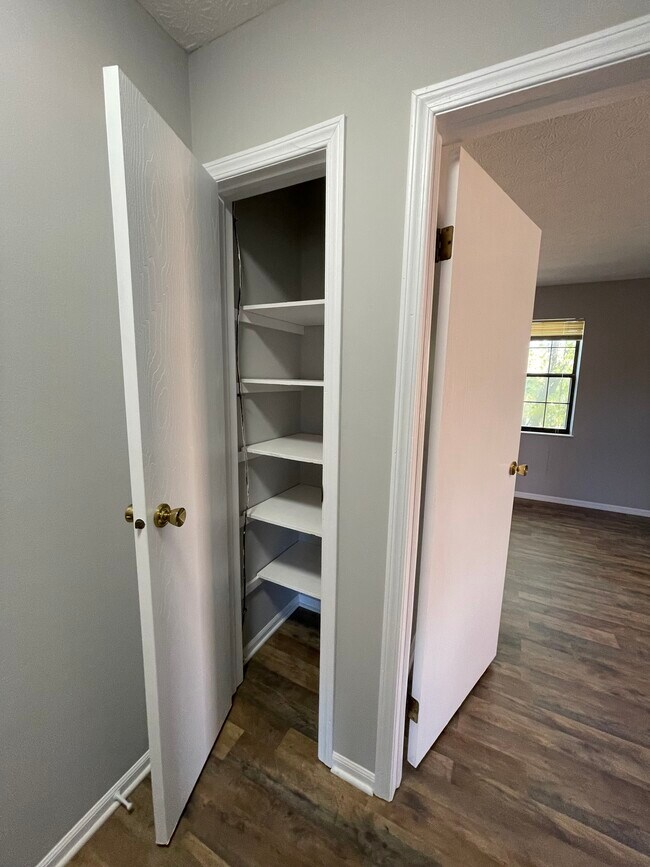 Building Photo - 6455 Brookedge Ct