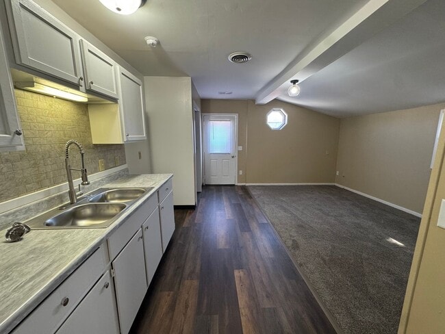 Building Photo - 80 Williams