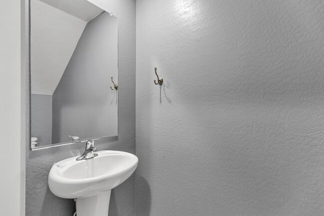 Building Photo - 30517 N Oak Dr