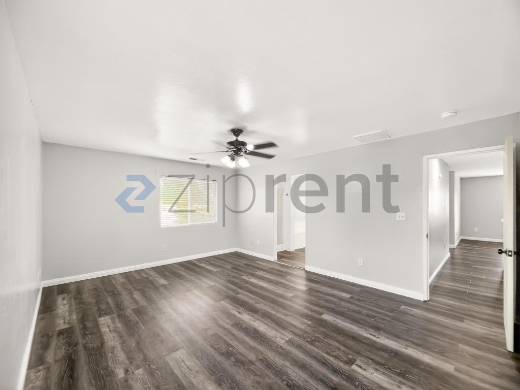 Building Photo - Unit