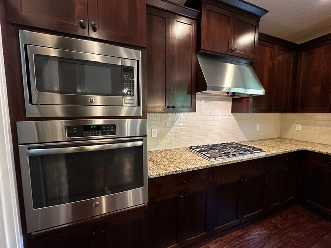 Building Photo - Beautiful 4-Bedroom Home in the Hills of W...