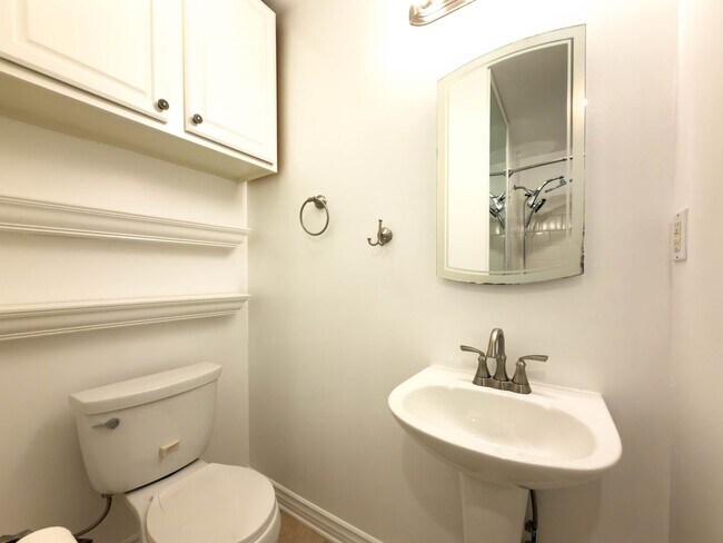 Building Photo - 10428 Riverside Dr