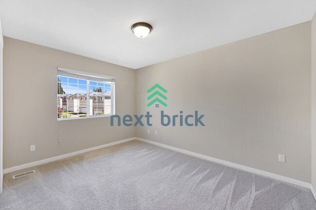 Building Photo - "Charming 3-Bed Oasis with 2.5 Baths in Prime Renton Location - Spacious layout!"