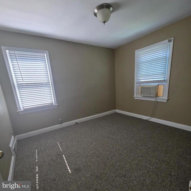 Building Photo - 5305 Central Ave SE