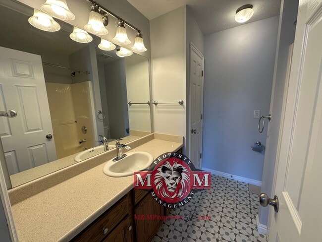 Building Photo - Great 2 Bd 2.5 Bath Townhome in Sandy