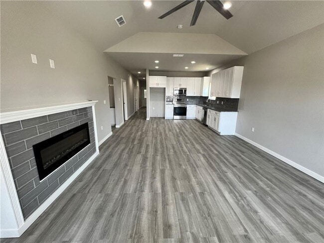 Building Photo - 600 Fir Ln