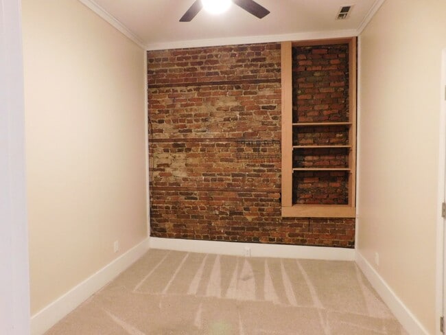 Building Photo - 216 Middle St