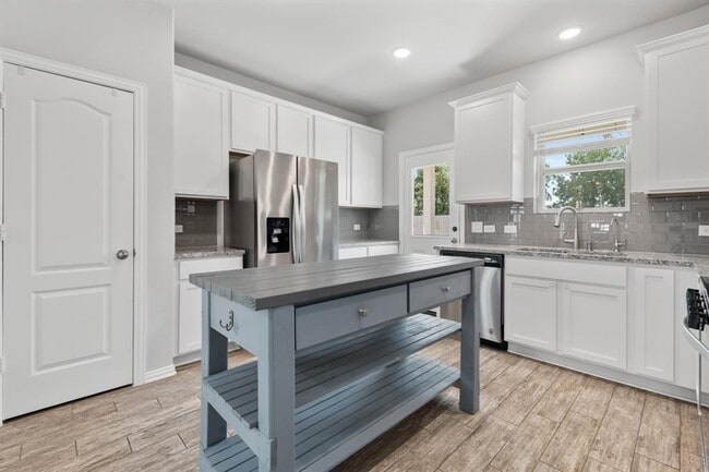 Building Photo - 31711 Azzaro Cir