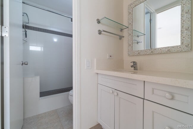 Building Photo - 1 Bed 1 Bath Camelot Condominium in Makiki