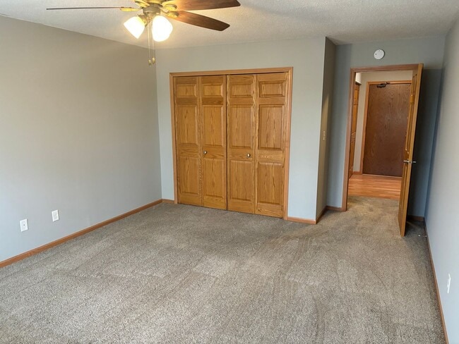 Building Photo - Completely Updated St. Louis Park Condo-Near Uptown, HWYS, Shops At West End