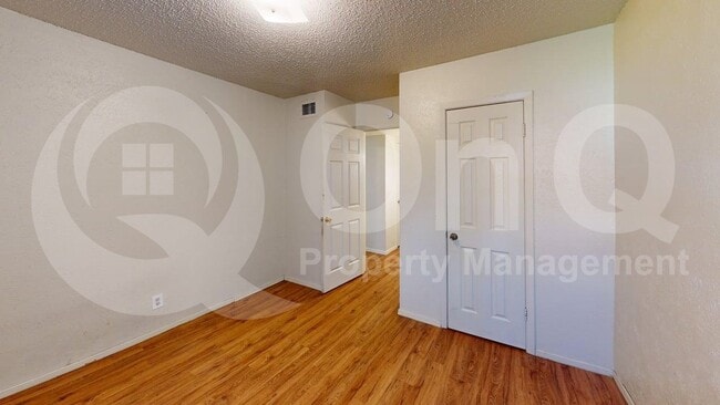 Building Photo - 410 Bryan St