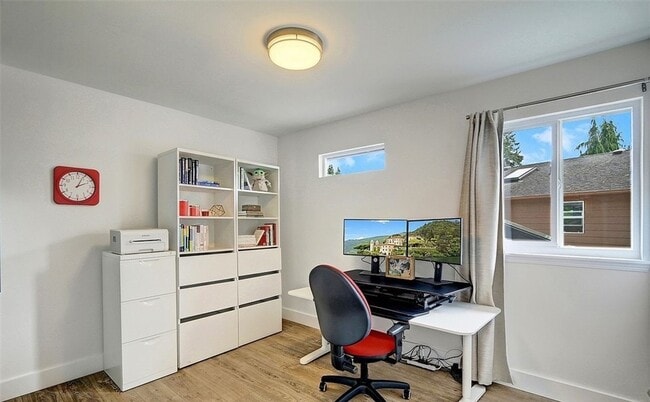 Building Photo - Beautifully remodeled 4bd, 3ba home in EVE...