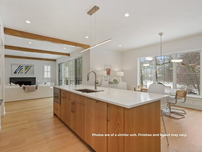 Building Photo - 14 White Barns Ln