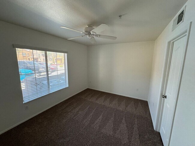 Building Photo - 4 Bedroom - 3.5 Bath Townhome in Gilbert