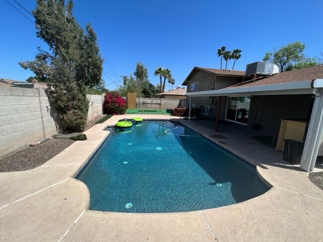 Building Photo - Amazing Tri-Level home close to ASU.  Pool and 2 Car Garage
