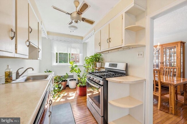 Building Photo - 1043 N 68th St