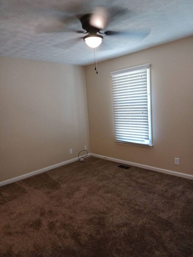 Building Photo - 421 Bluff Dr