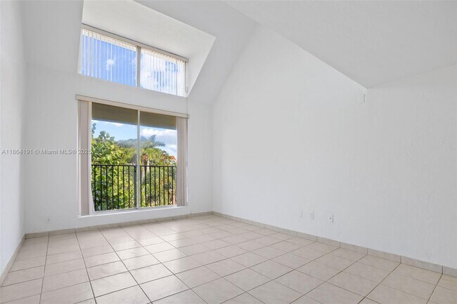 Building Photo - 6900 N Kendall Dr