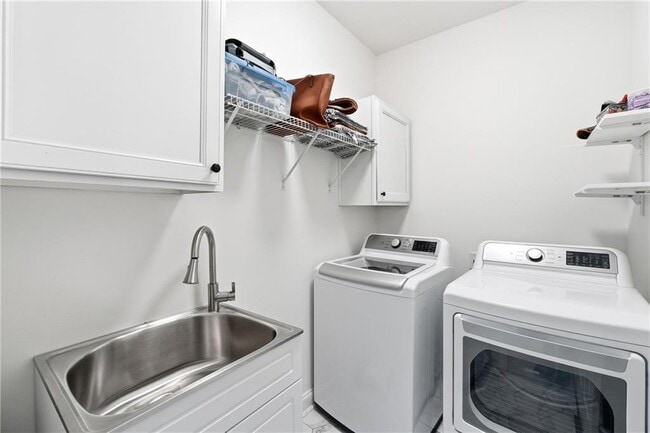 Building Photo - 3330 Spencer St