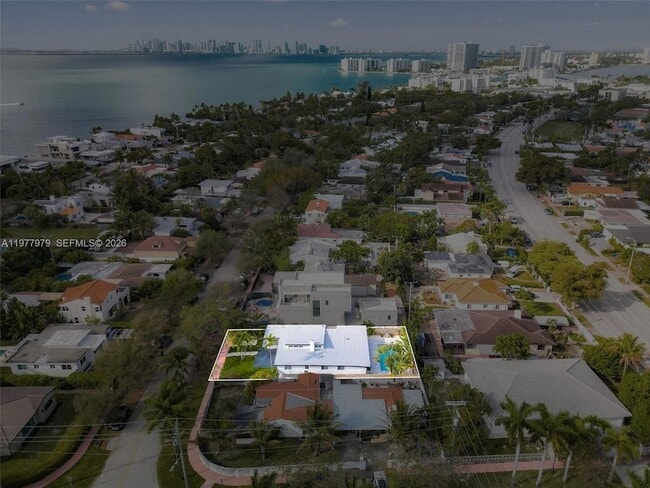 Building Photo - 1519 Biarritz Dr