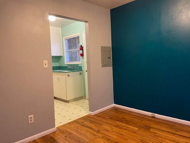 Building Photo - Bobbsey 1