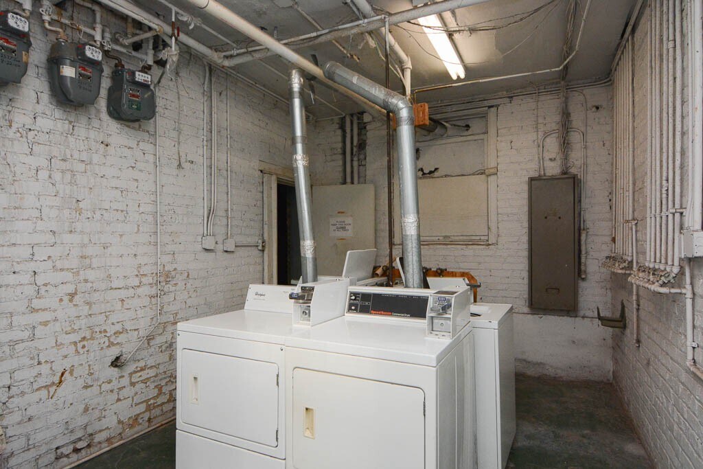 Building Photo - 2537 N Seminary Ave