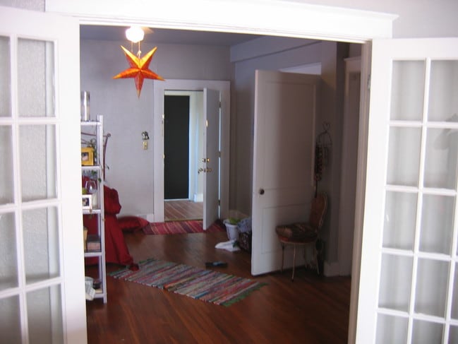 Living Room - Highland View Towers