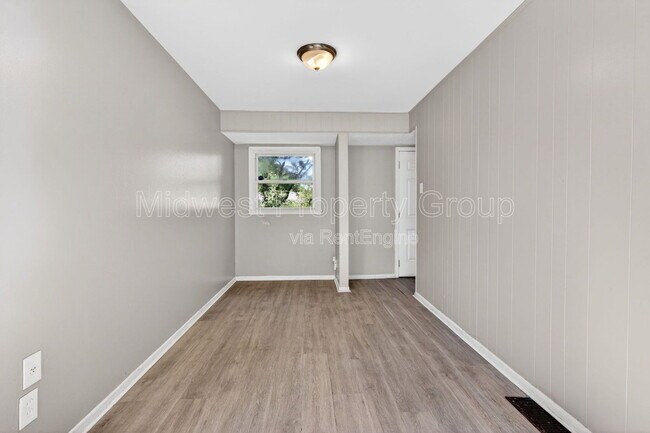 Building Photo - 345 Caithness Rd