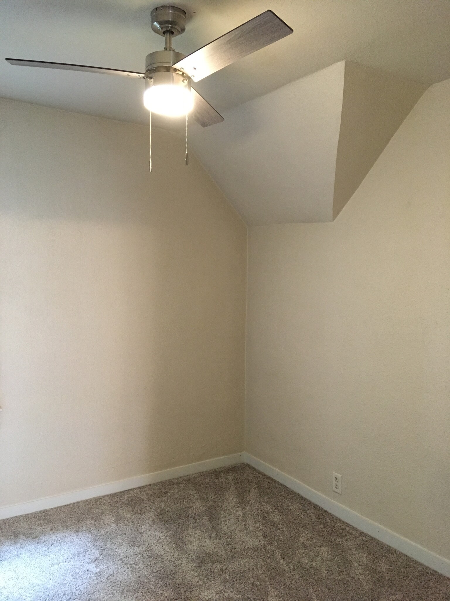 Building Photo - 106 1st Ave NE