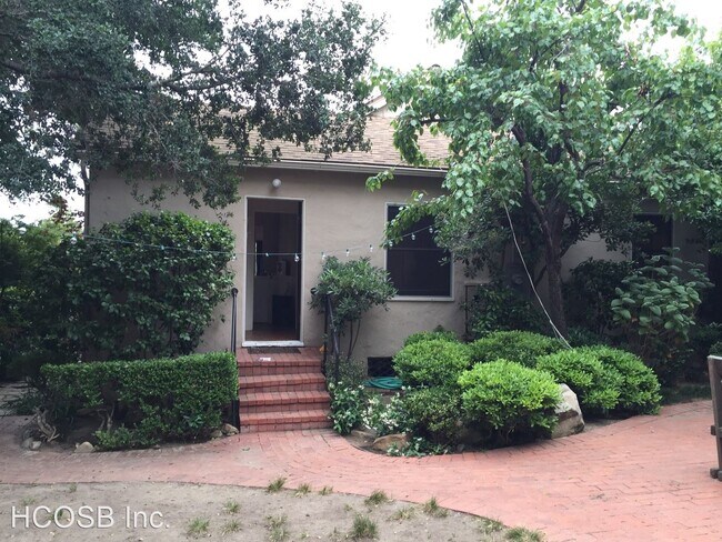 Building Photo - 3 br, 2 bath Apartment - 302 N. Soledad