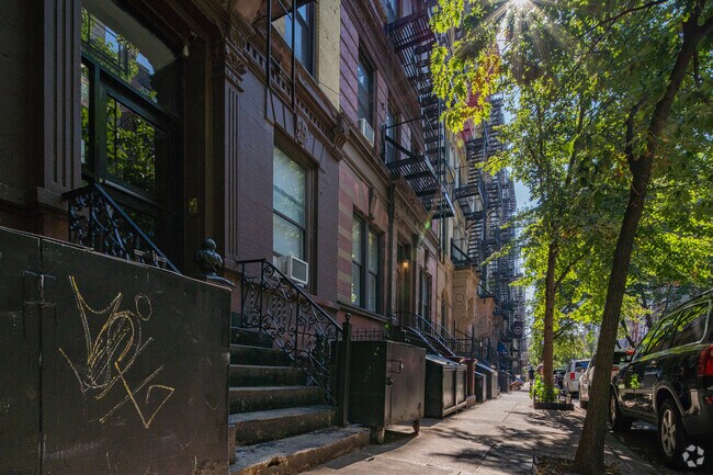 209 E Tenth St New York, NY 10003 - 209 E Tenth St