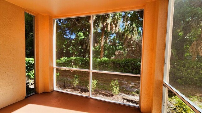 Building Photo - 4122 Central Sarasota Pkwy