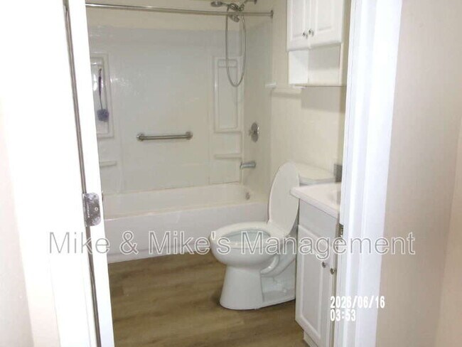 Building Photo - 18620 Midland Pl