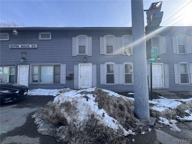 Building Photo - 10761 Main St