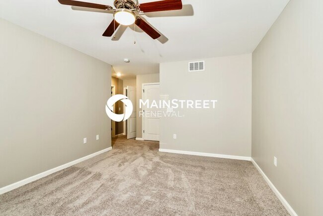 Building Photo - 3 Bedroom Pet-Friendly Home in Jeffersonville, IN with Main Street Renewal