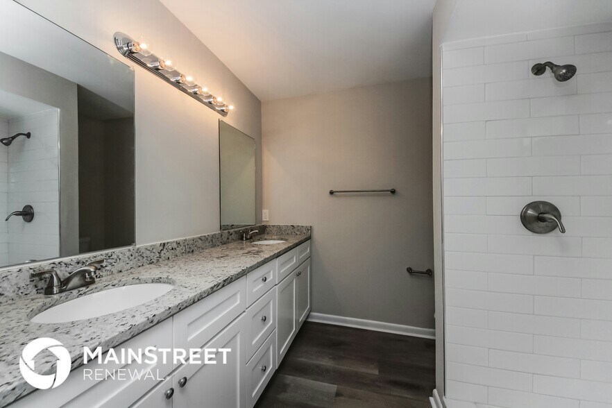 Building Photo - 1655 Louis Dr