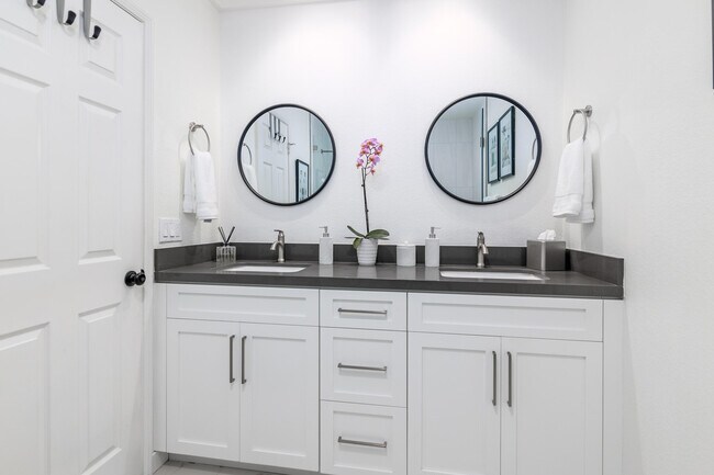 Building Photo - 117 Trento Cir