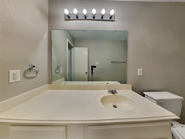 Building Photo - 21618 Rain Leaf Ct