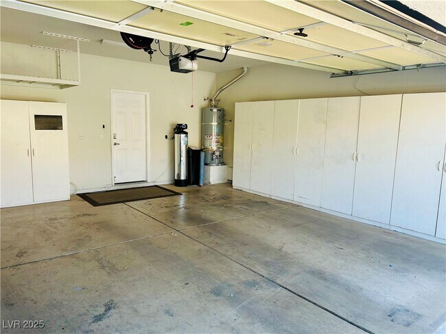 Building Photo - 777 Valley Rise Dr