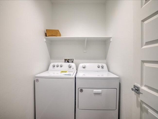 Building Photo - 3 Bedroom, 2 Bathroom