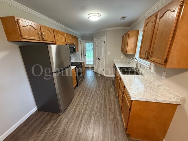 Building Photo - 1679 Thompson Dr