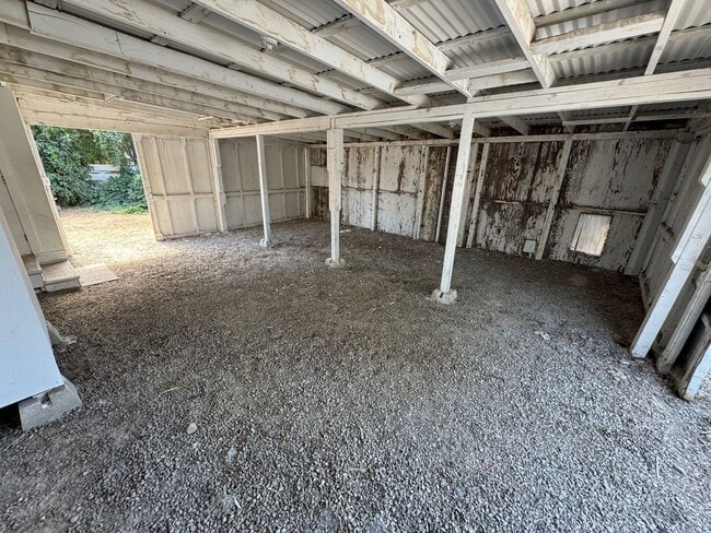 Building Photo - Newly Remodeled 2-Bedroom Home Minutes fro...
