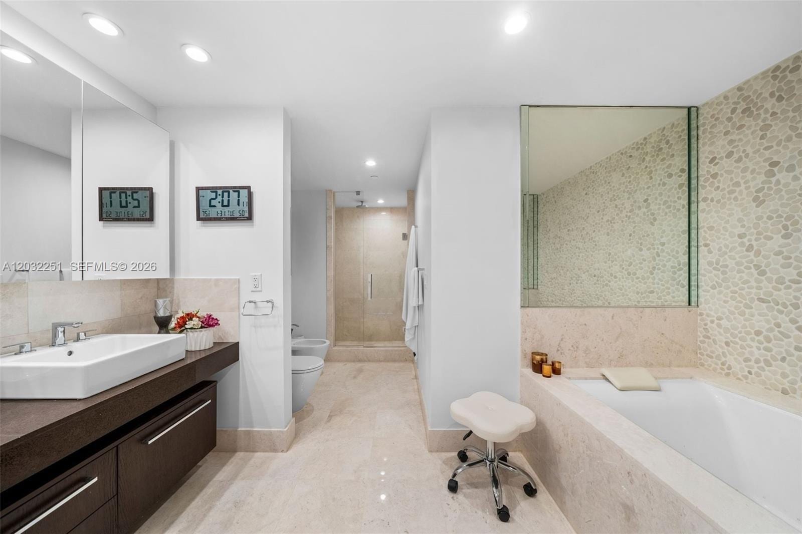 Building Photo - 17121 Collins Ave