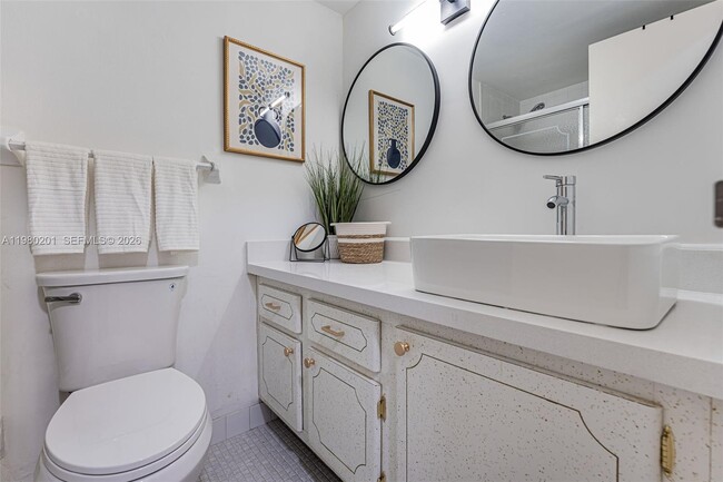 Building Photo - 1000 West Ave