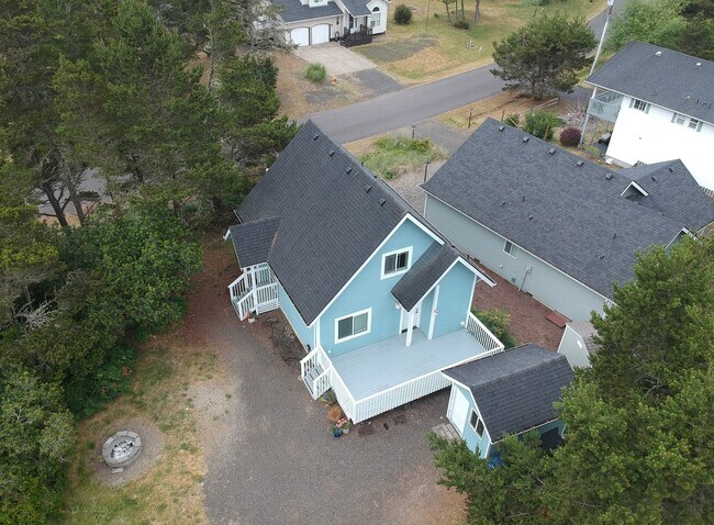 Building Photo - 905 Pacific Surf Ave SW